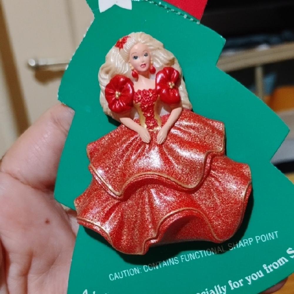 1995 HALLMARK MATTEL BARBIE DOLL PIN